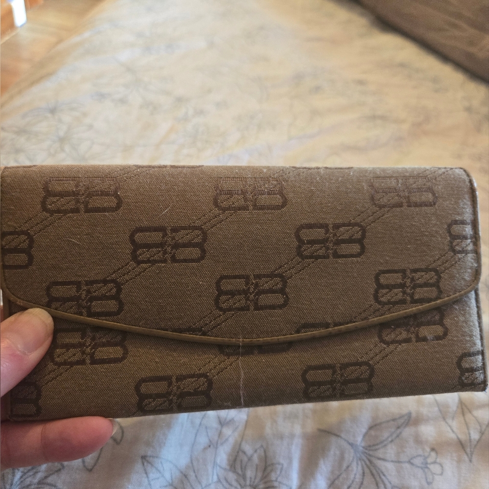 BALENCIAGA Elegant Brown Designer Clutch Pre-loved In Good Condition Minor Wear